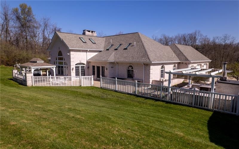 104 Angerer Rd, Canonsburg, 15317, 6 Bedrooms Bedrooms, ,4.2 BathroomsBathrooms,Residential,For Sale,Angerer Rd,1746589