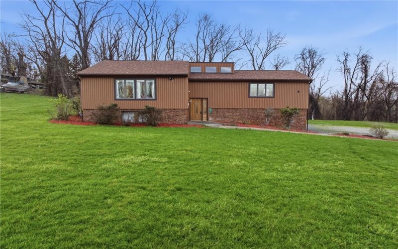 537 Lebanon School Rd, Rostraver Twp, 15012, 3 Bedrooms Bedrooms, 9 Rooms Rooms,3 BathroomsBathrooms,Residential,For Sale,Lebanon School Rd,1746591