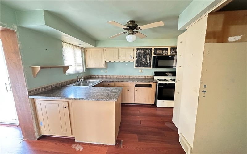 14 Hillcrest Rd, Eighty Four, 15330, 4 Bedrooms Bedrooms, 9 Rooms Rooms,1.1 BathroomsBathrooms,Residential,For Sale,Hillcrest Rd,1746607