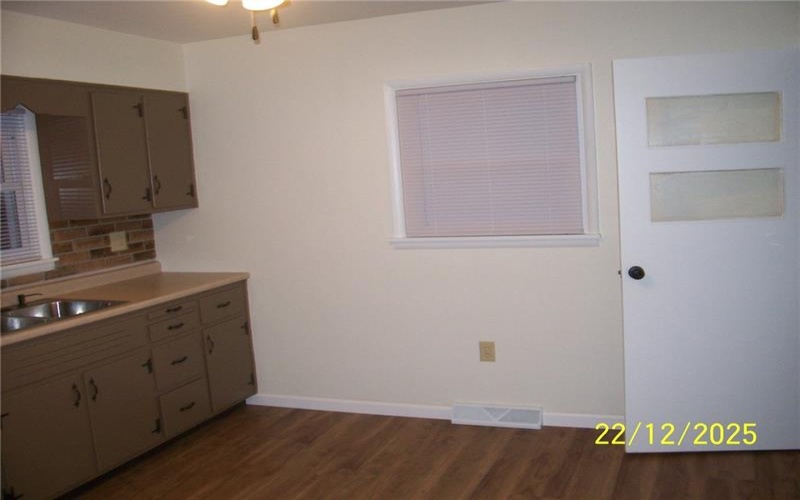 49 4th Ave, Latrobe, 15650, 3 Bedrooms Bedrooms, 8 Rooms Rooms,1 BathroomBathrooms,Residential,For Sale,4th Ave,1735179
