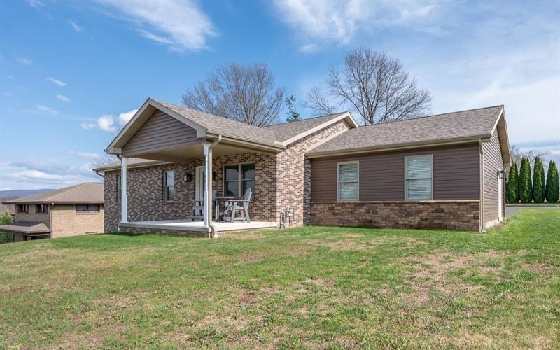 12 Highview St, Latrobe, 15650, 3 Bedrooms Bedrooms, 7 Rooms Rooms,2 BathroomsBathrooms,Residential,For Sale,Highview St,1746628
