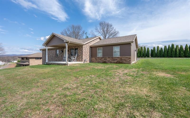 12 Highview St, Latrobe, 15650, 3 Bedrooms Bedrooms, 7 Rooms Rooms,2 BathroomsBathrooms,Residential,For Sale,Highview St,1746628