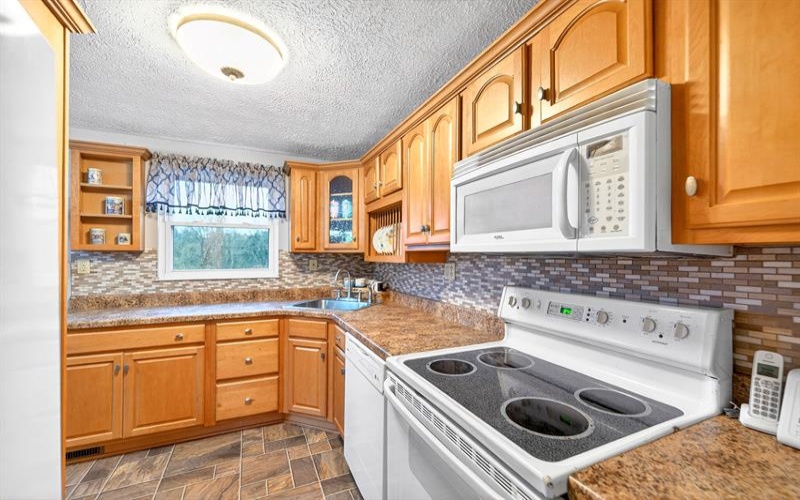 1952 Colleen DRIVE, North Huntingdon, 15642, 3 Bedrooms Bedrooms, 10 Rooms Rooms,1 BathroomBathrooms,Residential,For Sale,Colleen,1744155