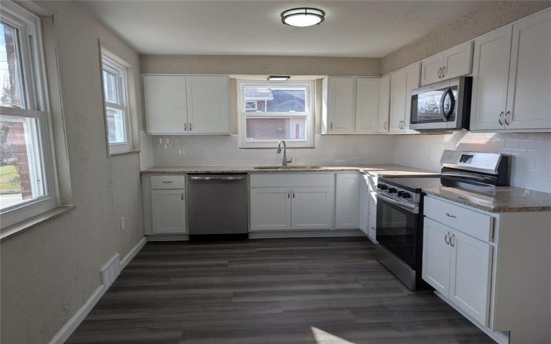 120 5th St, Youngwood, 15697, 3 Bedrooms Bedrooms, 6 Rooms Rooms,1.1 BathroomsBathrooms,Residential,For Sale,5th St,1747301