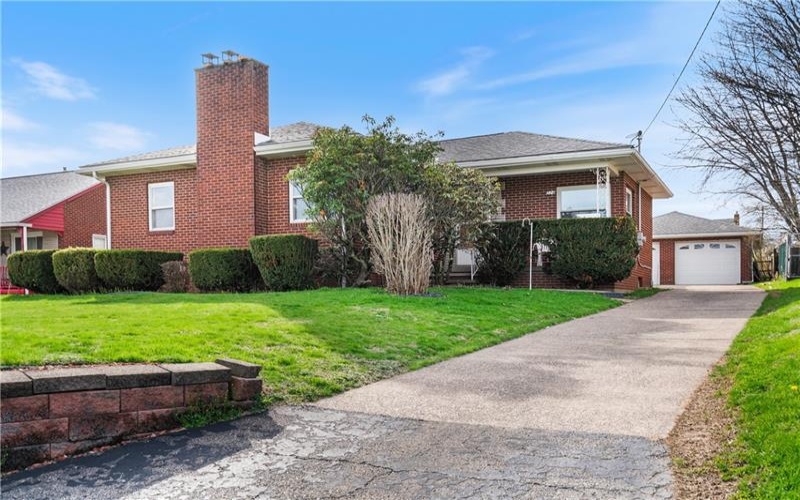 224 Eastern Dr, Lower Burrell, 15068, 3 Bedrooms Bedrooms, 7 Rooms Rooms,2 BathroomsBathrooms,Residential,For Sale,Eastern Dr,1746708