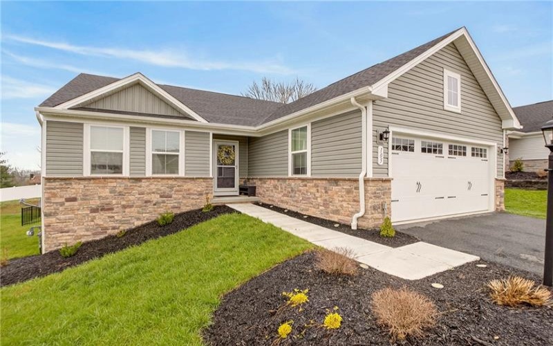 105 Horseshoe Loop, Washington, 15301, 3 Bedrooms Bedrooms, 9 Rooms Rooms,2 BathroomsBathrooms,Residential,For Sale,Horseshoe Loop,1746741