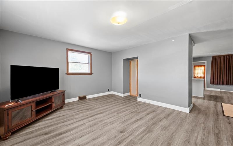1276 Willowbrook Road, Rostraver Township, 15012, 3 Bedrooms Bedrooms, ,1.1 BathroomsBathrooms,Residential,For Sale,Willowbrook Road,1723700