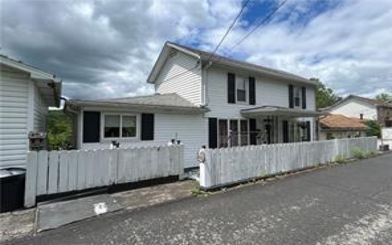 42 Walnut Ave, Dunbar, 15431, 3 Bedrooms Bedrooms, 6 Rooms Rooms,2 BathroomsBathrooms,Residential,For Sale,Walnut Ave,1738901