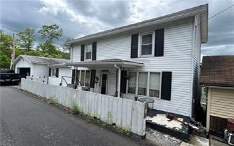 42 Walnut Ave, Dunbar, 15431, 3 Bedrooms Bedrooms, 6 Rooms Rooms,2 BathroomsBathrooms,Residential,For Sale,Walnut Ave,1738901