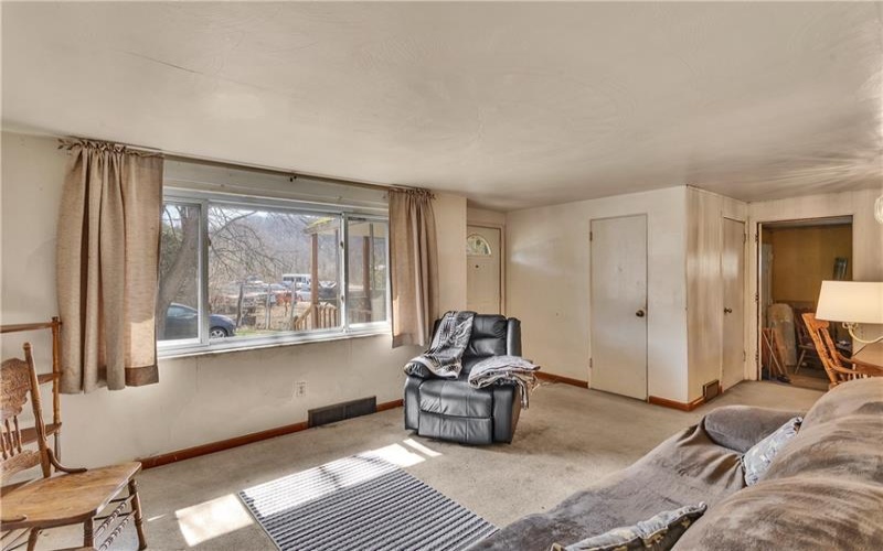 4060 Hart Ct, Murrysville, 15668, 3 Bedrooms Bedrooms, 10 Rooms Rooms,1 BathroomBathrooms,Residential,For Sale,Hart Ct,1744298