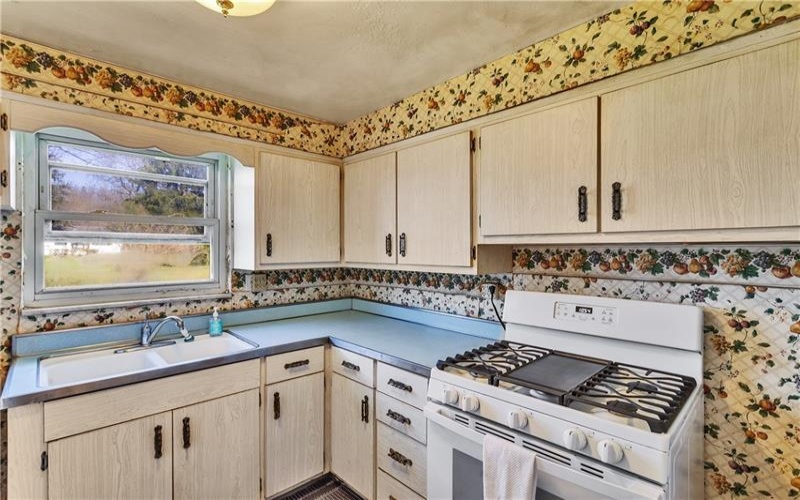 4060 Hart Ct, Murrysville, 15668, 3 Bedrooms Bedrooms, 10 Rooms Rooms,1 BathroomBathrooms,Residential,For Sale,Hart Ct,1744298