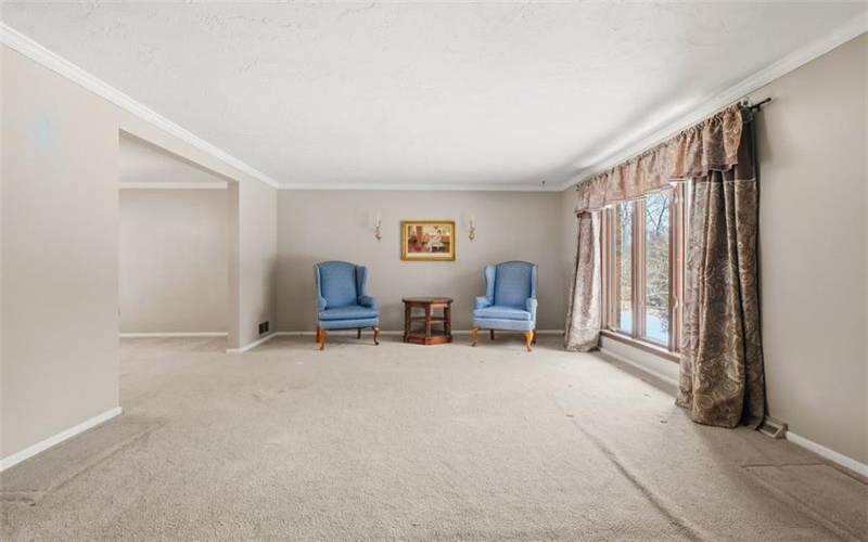 21 Hillcrest Rd, Eighty Four, 15330, 4 Bedrooms Bedrooms, 12 Rooms Rooms,2.2 BathroomsBathrooms,Residential,For Sale,Hillcrest Rd,1741813