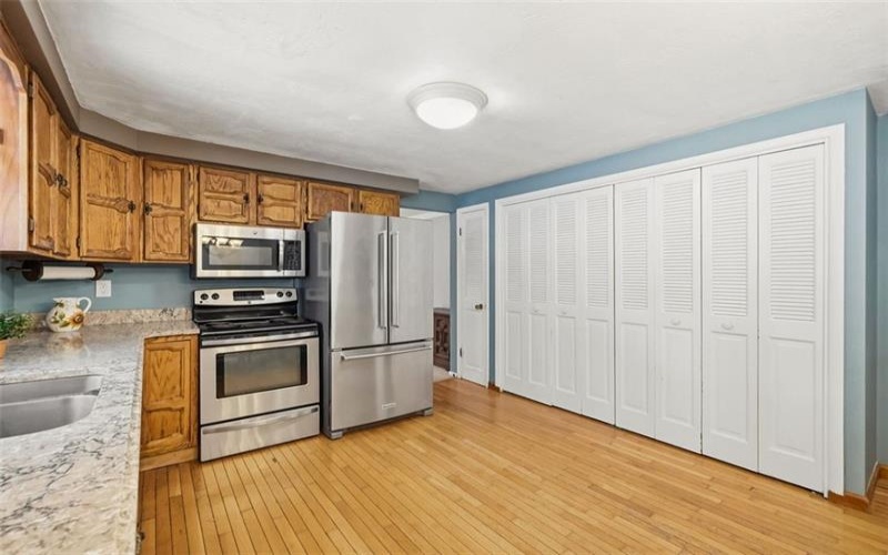 21 Hillcrest Rd, Eighty Four, 15330, 4 Bedrooms Bedrooms, 12 Rooms Rooms,2.2 BathroomsBathrooms,Residential,For Sale,Hillcrest Rd,1741813