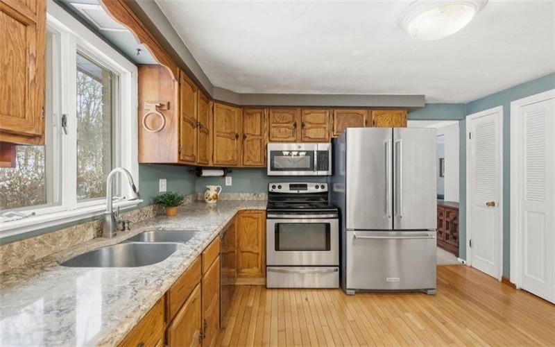 21 Hillcrest Rd, Eighty Four, 15330, 4 Bedrooms Bedrooms, 12 Rooms Rooms,2.2 BathroomsBathrooms,Residential,For Sale,Hillcrest Rd,1741813