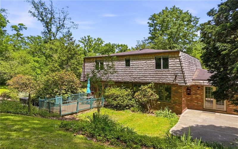 21 Hillcrest Rd, Eighty Four, 15330, 4 Bedrooms Bedrooms, 12 Rooms Rooms,2.2 BathroomsBathrooms,Residential,For Sale,Hillcrest Rd,1741813
