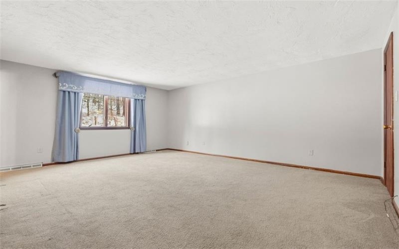 21 Hillcrest Rd, Eighty Four, 15330, 4 Bedrooms Bedrooms, 12 Rooms Rooms,2.2 BathroomsBathrooms,Residential,For Sale,Hillcrest Rd,1741813