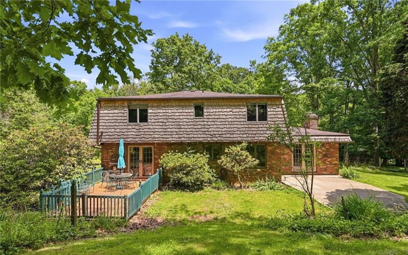 21 Hillcrest Rd, Eighty Four, 15330, 4 Bedrooms Bedrooms, 12 Rooms Rooms,2.2 BathroomsBathrooms,Residential,For Sale,Hillcrest Rd,1741813