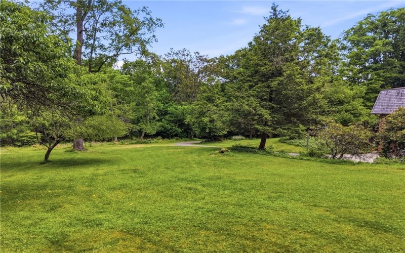 21 Hillcrest Rd, Eighty Four, 15330, 4 Bedrooms Bedrooms, 12 Rooms Rooms,2.2 BathroomsBathrooms,Residential,For Sale,Hillcrest Rd,1741813