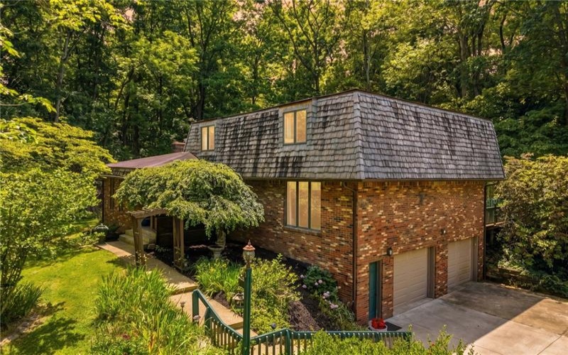 21 Hillcrest Rd, Eighty Four, 15330, 4 Bedrooms Bedrooms, 12 Rooms Rooms,2.2 BathroomsBathrooms,Residential,For Sale,Hillcrest Rd,1741813