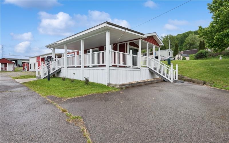 300 Clubhouse Drive, Donegal, 15628, 2 Bedrooms Bedrooms, ,1.1 BathroomsBathrooms,Residential,For Sale,Clubhouse Drive,1744408