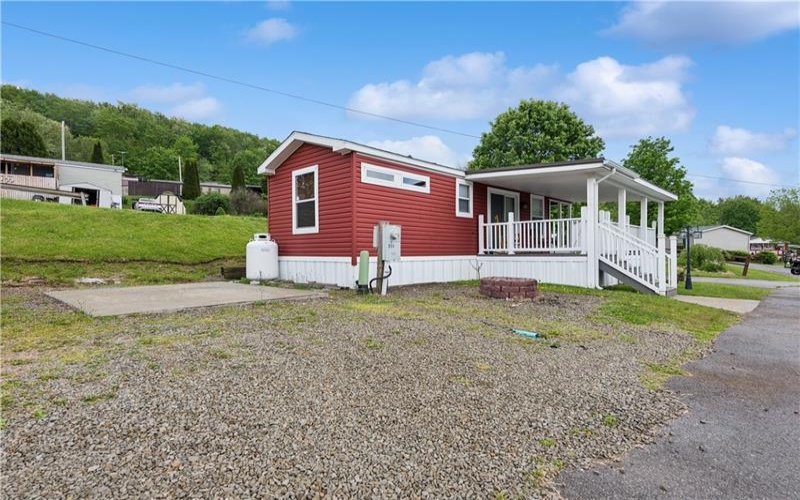 300 Clubhouse Drive, Donegal, 15628, 2 Bedrooms Bedrooms, ,1.1 BathroomsBathrooms,Residential,For Sale,Clubhouse Drive,1744408
