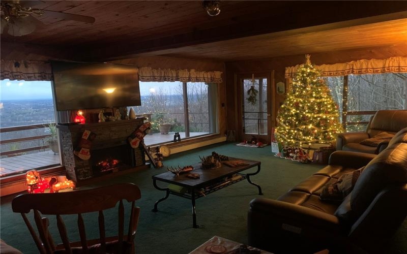 235 Pine Knob Rd, Hopwood, 15445, 2 Bedrooms Bedrooms, 4 Rooms Rooms,1.1 BathroomsBathrooms,Residential,For Sale,Pine Knob Rd,1735468