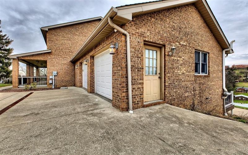 11227 Pershing DRIVE, North Huntingdon, 15642, 5 Bedrooms Bedrooms, 13 Rooms Rooms,4 BathroomsBathrooms,Residential,For Sale,Pershing,1746866