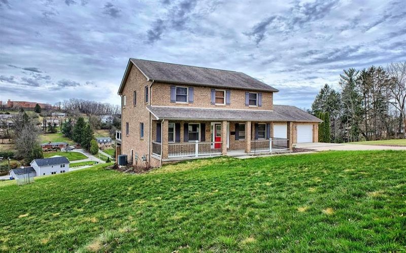 11227 Pershing DRIVE, North Huntingdon, 15642, 5 Bedrooms Bedrooms, 13 Rooms Rooms,4 BathroomsBathrooms,Residential,For Sale,Pershing,1746866