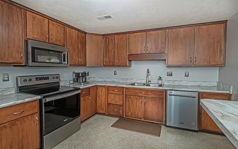 2750 Iowa Drive, Lower Burrell, 15068, 2 Bedrooms Bedrooms, 5 Rooms Rooms,2 BathroomsBathrooms,Residential,For Sale,Iowa Drive,1746929