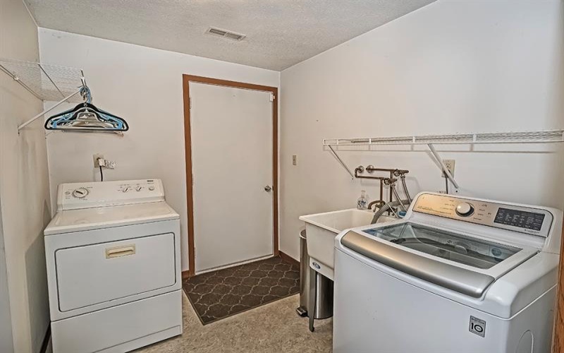 2750 Iowa Drive, Lower Burrell, 15068, 2 Bedrooms Bedrooms, 5 Rooms Rooms,2 BathroomsBathrooms,Residential,For Sale,Iowa Drive,1746929