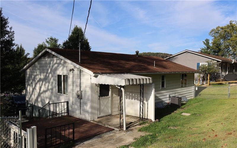 1563 Route 30, Ligonier, 15658, 2 Bedrooms Bedrooms, 7 Rooms Rooms,2 BathroomsBathrooms,Residential,For Sale,Route 30,1724582