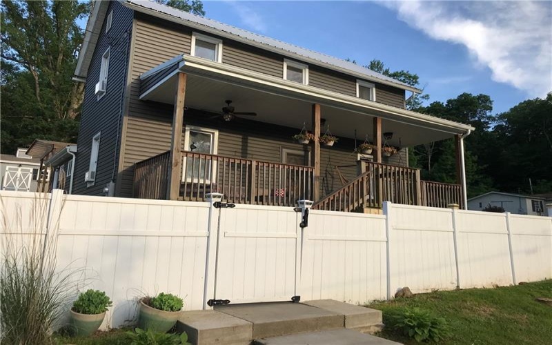12 Logan St., Ohiopyle, 15470, 4 Bedrooms Bedrooms, 7 Rooms Rooms,2 BathroomsBathrooms,Residential,For Sale,Logan St.,1739397