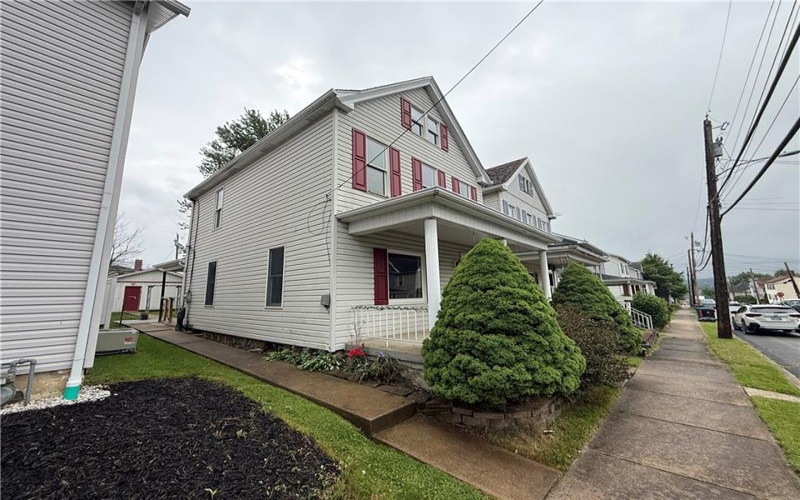 417 Fairmont Street, Latrobe, 15650, 4 Bedrooms Bedrooms, 8 Rooms Rooms,1.1 BathroomsBathrooms,Residential,For Sale,Fairmont Street,1739419