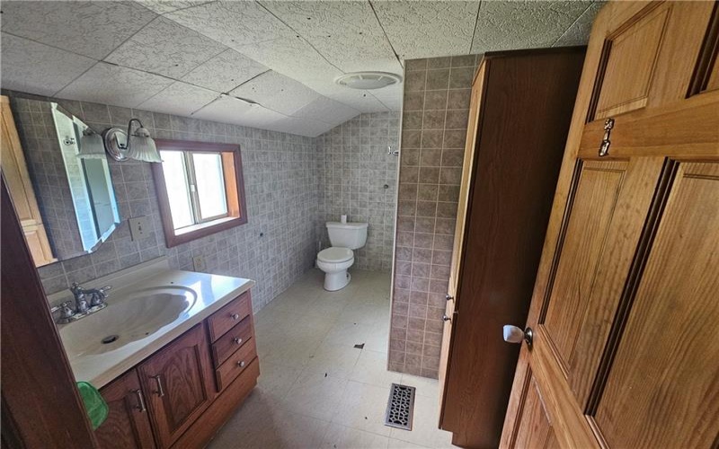 326 Riverside Dr, Belle Vernon, 15479, 5 Bedrooms Bedrooms, 10 Rooms Rooms,1.1 BathroomsBathrooms,Residential,For Sale,Riverside Dr,1739514