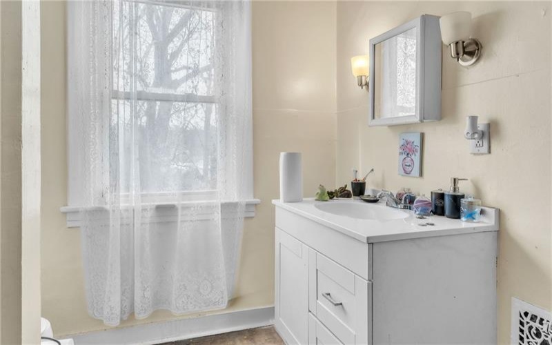 1233 Kenneth Avenue, New Kensington, 15068, 5 Bedrooms Bedrooms, ,1 BathroomBathrooms,Residential,For Sale,Kenneth Avenue,1739524