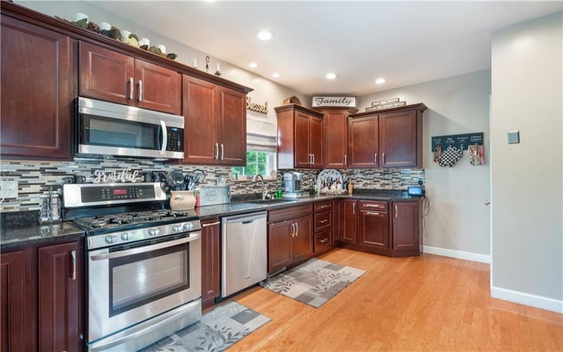 132 Edgewood Dr, New Stanton, 15672, 3 Bedrooms Bedrooms, 9 Rooms Rooms,2.1 BathroomsBathrooms,Residential,For Sale,Edgewood Dr,1736240