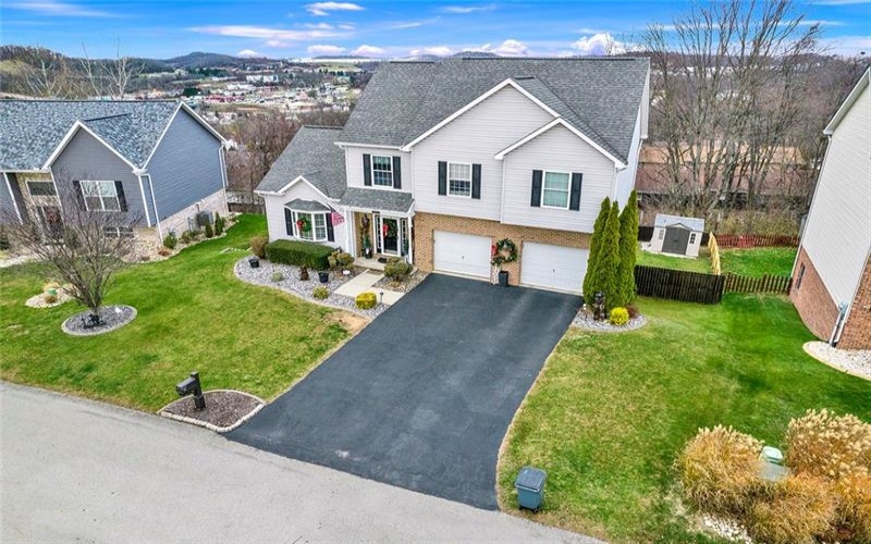 132 Edgewood Dr, New Stanton, 15672, 3 Bedrooms Bedrooms, 9 Rooms Rooms,2.1 BathroomsBathrooms,Residential,For Sale,Edgewood Dr,1736240