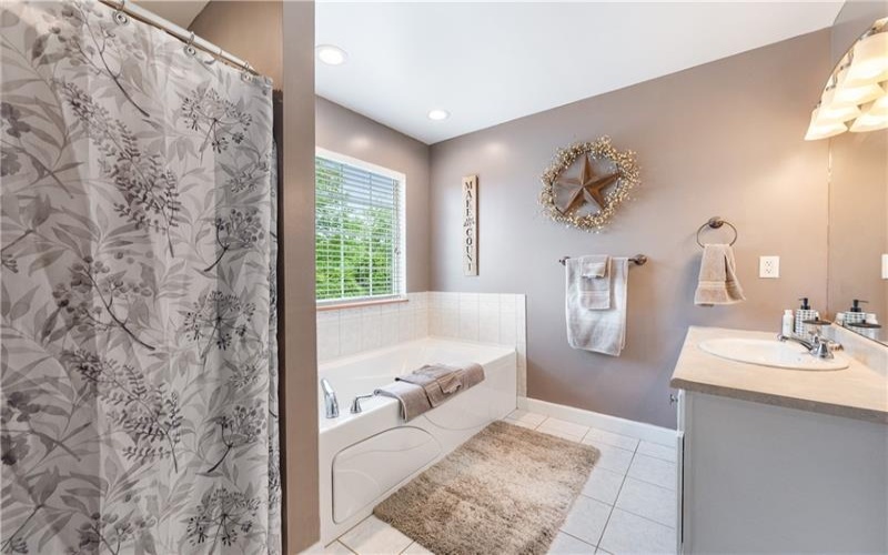 132 Edgewood Dr, New Stanton, 15672, 3 Bedrooms Bedrooms, 9 Rooms Rooms,2.1 BathroomsBathrooms,Residential,For Sale,Edgewood Dr,1736240
