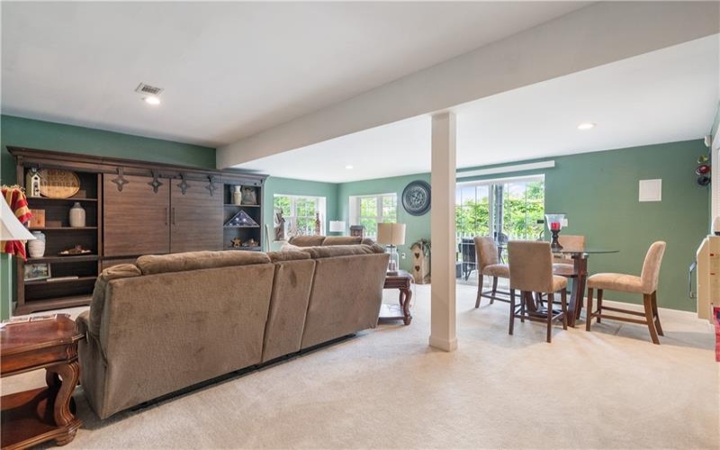 132 Edgewood Dr, New Stanton, 15672, 3 Bedrooms Bedrooms, 9 Rooms Rooms,2.1 BathroomsBathrooms,Residential,For Sale,Edgewood Dr,1736240