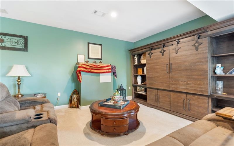 132 Edgewood Dr, New Stanton, 15672, 3 Bedrooms Bedrooms, 9 Rooms Rooms,2.1 BathroomsBathrooms,Residential,For Sale,Edgewood Dr,1736240