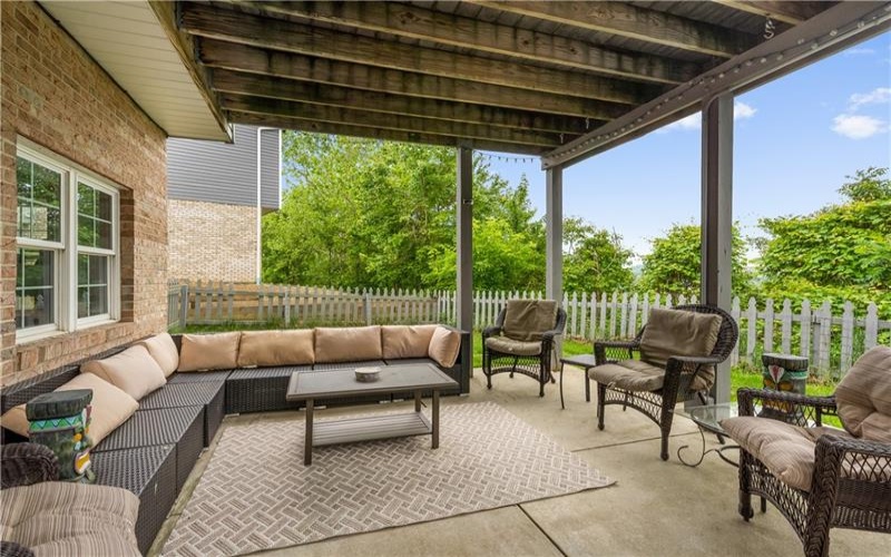 132 Edgewood Dr, New Stanton, 15672, 3 Bedrooms Bedrooms, 9 Rooms Rooms,2.1 BathroomsBathrooms,Residential,For Sale,Edgewood Dr,1736240