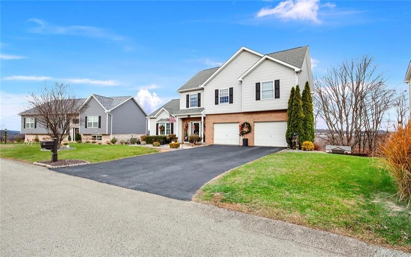 132 Edgewood Dr, New Stanton, 15672, 3 Bedrooms Bedrooms, 9 Rooms Rooms,2.1 BathroomsBathrooms,Residential,For Sale,Edgewood Dr,1736240