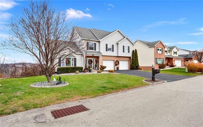 132 Edgewood Dr, New Stanton, 15672, 3 Bedrooms Bedrooms, 9 Rooms Rooms,2.1 BathroomsBathrooms,Residential,For Sale,Edgewood Dr,1736240