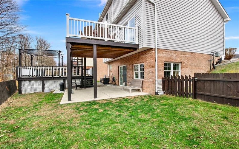 132 Edgewood Dr, New Stanton, 15672, 3 Bedrooms Bedrooms, 9 Rooms Rooms,2.1 BathroomsBathrooms,Residential,For Sale,Edgewood Dr,1736240