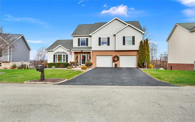 132 Edgewood Dr, New Stanton, 15672, 3 Bedrooms Bedrooms, 9 Rooms Rooms,2.1 BathroomsBathrooms,Residential,For Sale,Edgewood Dr,1736240
