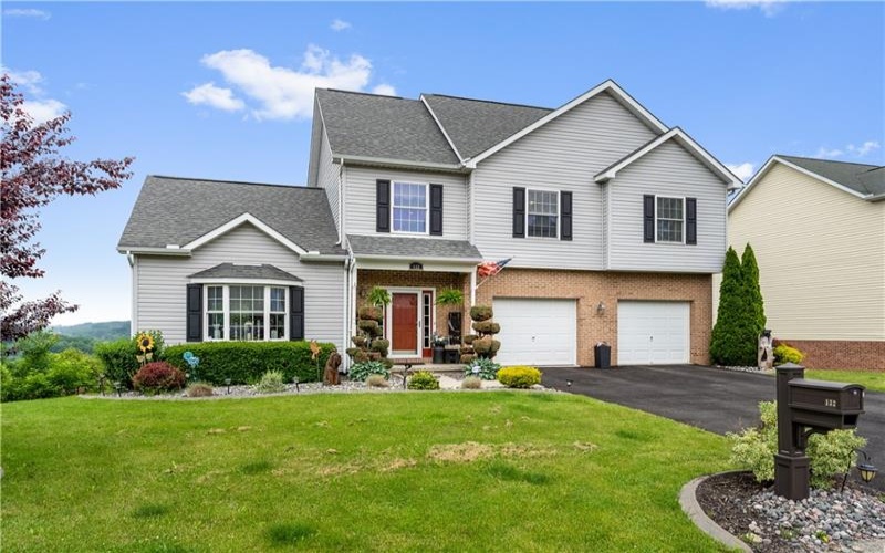 132 Edgewood Dr, New Stanton, 15672, 3 Bedrooms Bedrooms, 9 Rooms Rooms,2.1 BathroomsBathrooms,Residential,For Sale,Edgewood Dr,1736240