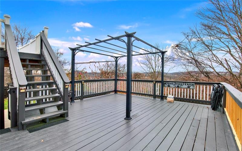 132 Edgewood Dr, New Stanton, 15672, 3 Bedrooms Bedrooms, 9 Rooms Rooms,2.1 BathroomsBathrooms,Residential,For Sale,Edgewood Dr,1736240