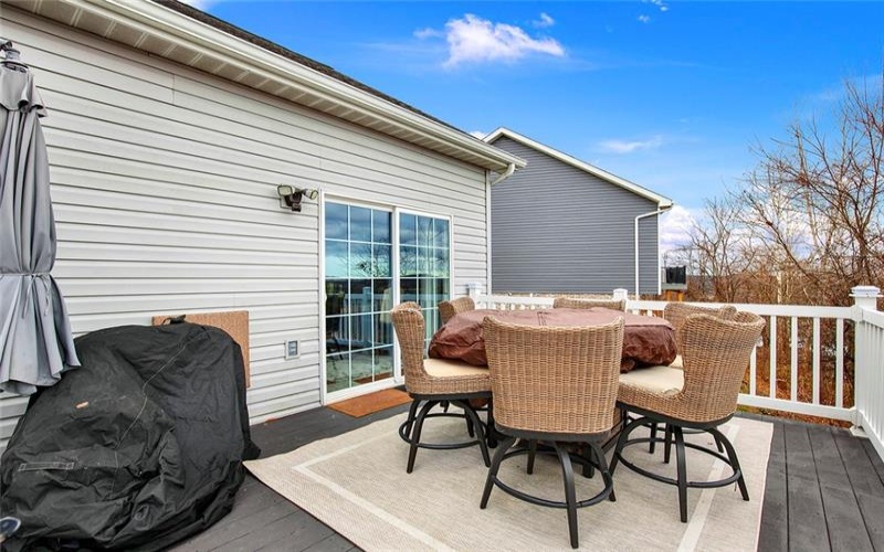 132 Edgewood Dr, New Stanton, 15672, 3 Bedrooms Bedrooms, 9 Rooms Rooms,2.1 BathroomsBathrooms,Residential,For Sale,Edgewood Dr,1736240