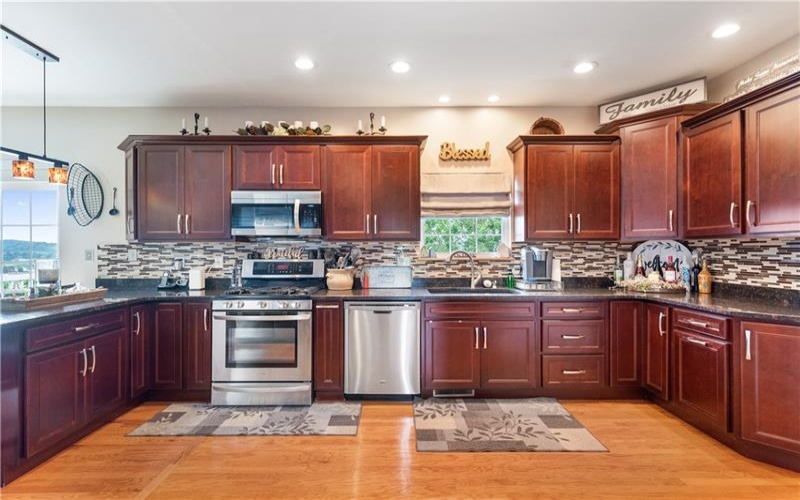 132 Edgewood Dr, New Stanton, 15672, 3 Bedrooms Bedrooms, 9 Rooms Rooms,2.1 BathroomsBathrooms,Residential,For Sale,Edgewood Dr,1736240