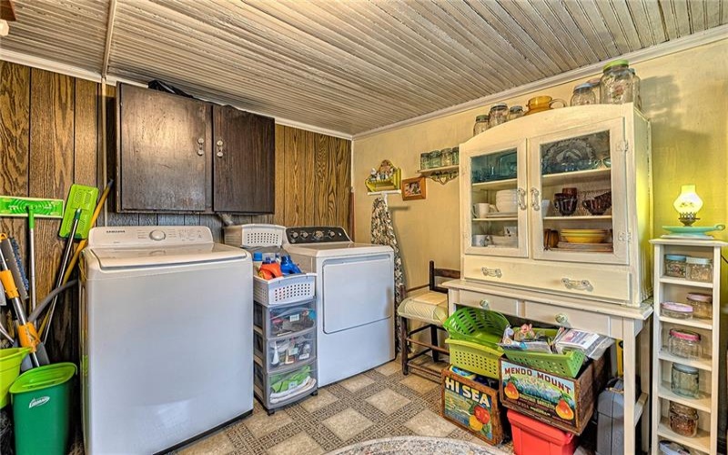 11189 Old Trail Road, Irwin, 15642, 2 Bedrooms Bedrooms, 6 Rooms Rooms,1 BathroomBathrooms,Residential,For Sale,Old Trail Road,1747085